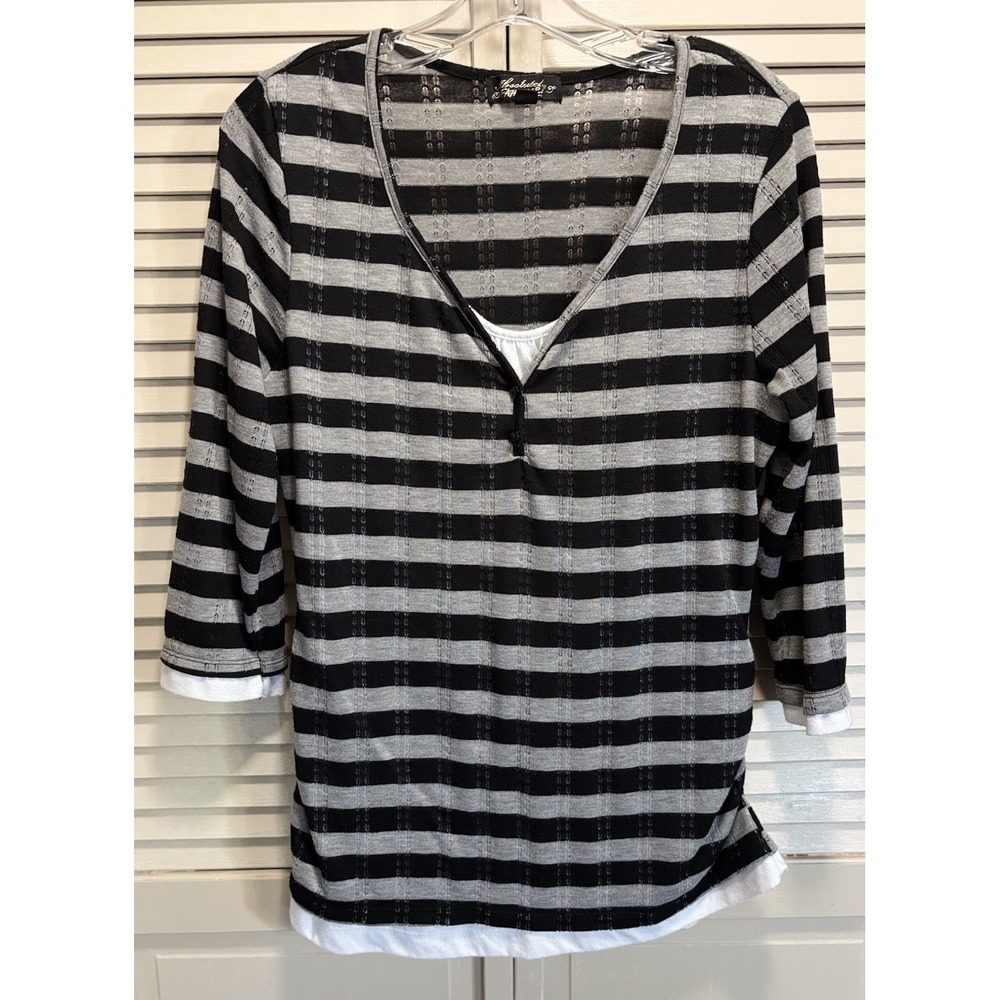 Absolutely Famous Blk/Gray Striped 3/4 Sleeve Top Scoop Neck Size Large‎ Soft